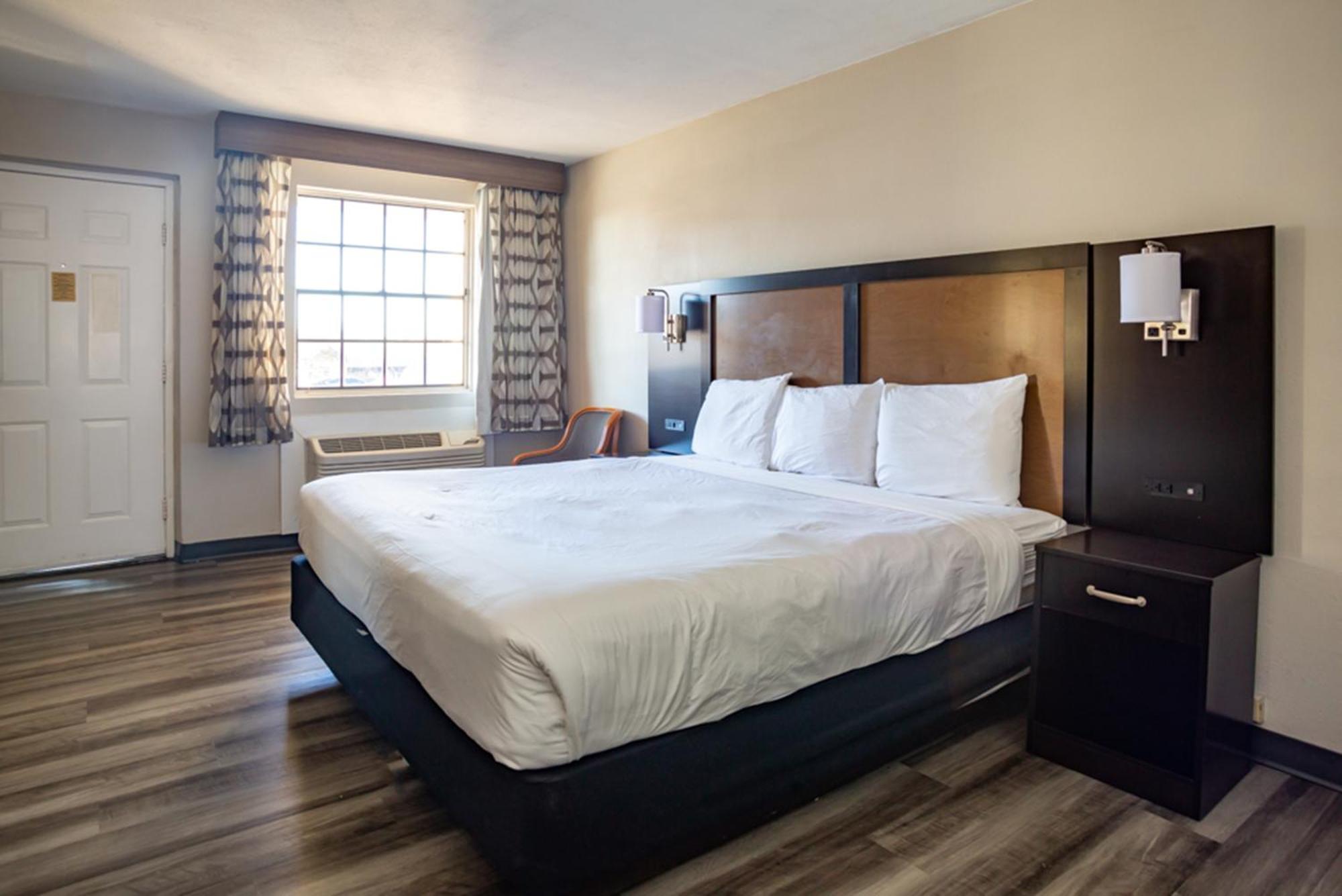 Baymont By Wyndham Austin University Area Екстер'єр фото